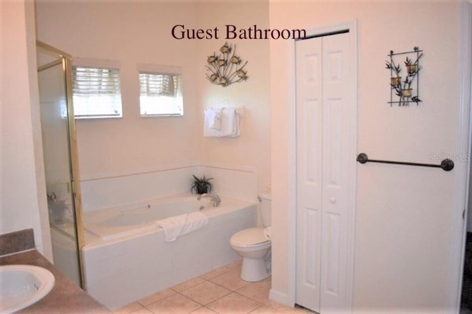 BahamaBay Guest Bathrooom